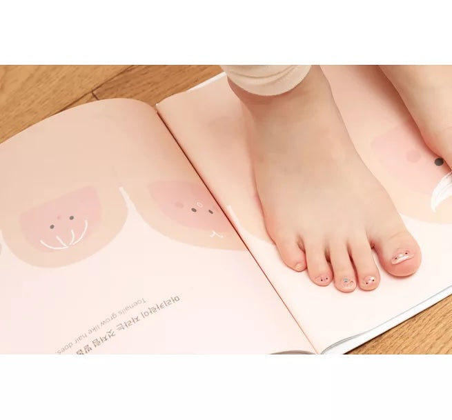 【溫柔系幼兒啟蒙互動繪本】腳趾頭變變變 (附安全無毒趾甲貼紙＋中英雙語＋Qrcode)